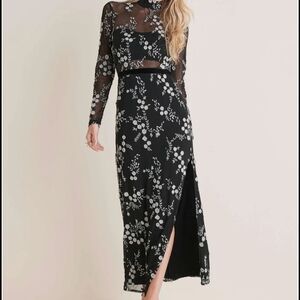 VENUS Black and White Floral Long Sleeve Dress